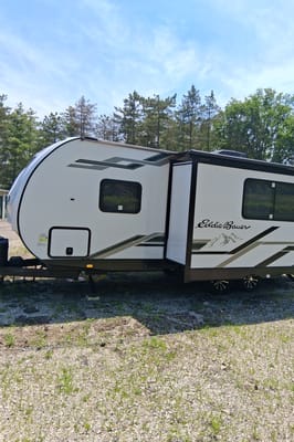 Mike's Eddie Bauer Signature 2300RB Travel Trailer