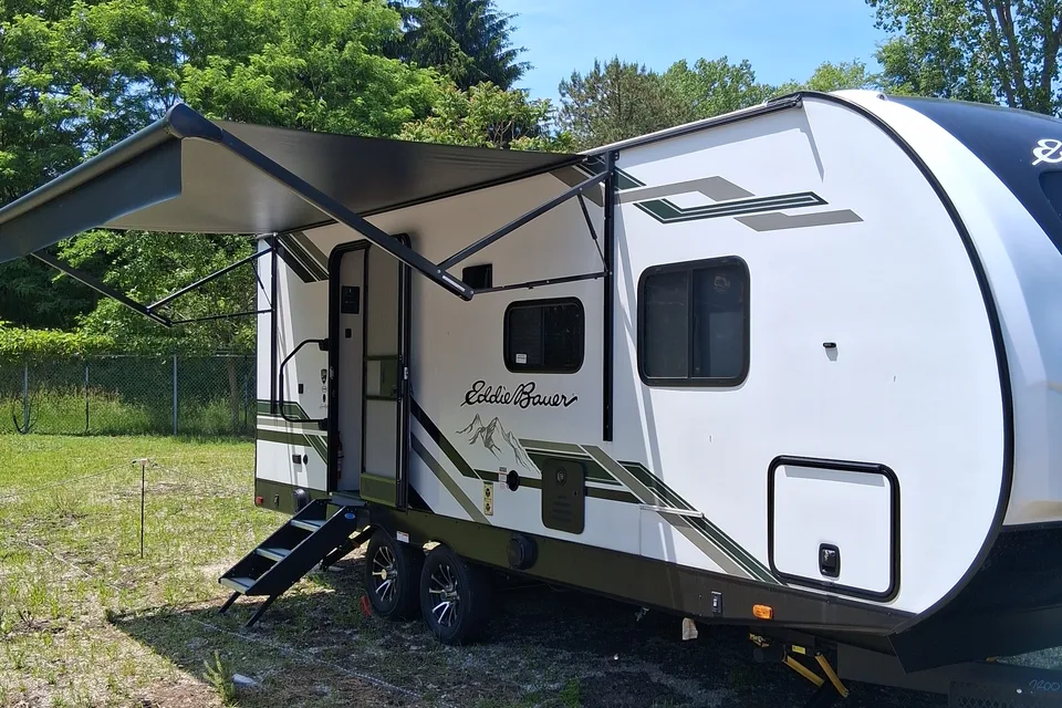 Mike's Eddie Bauer Signature 2300RB Travel Trailer