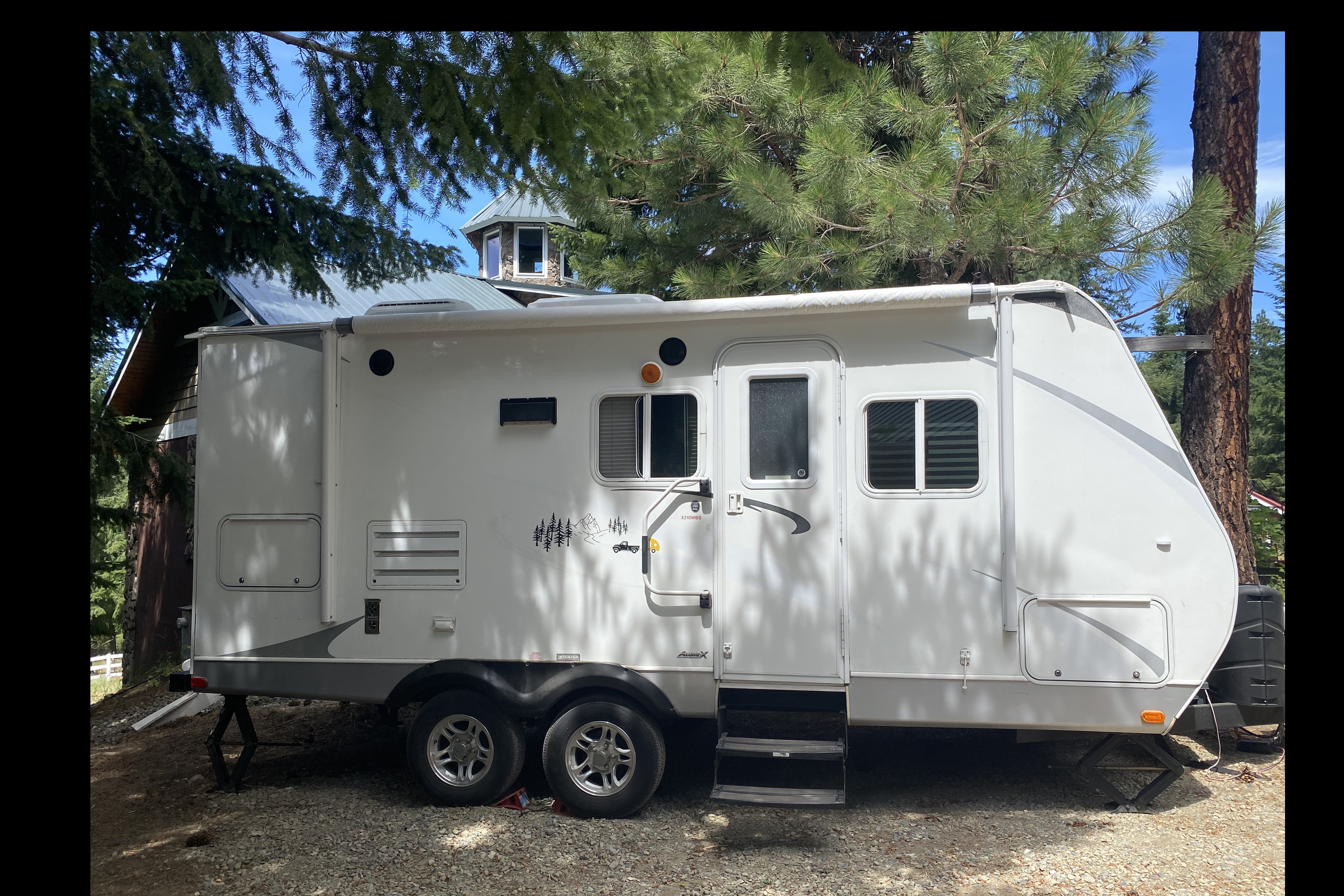 Cozy couple’s camper with room for 1 more!