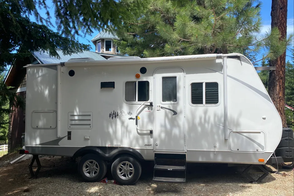 Cozy couple’s camper with room for 1 more!