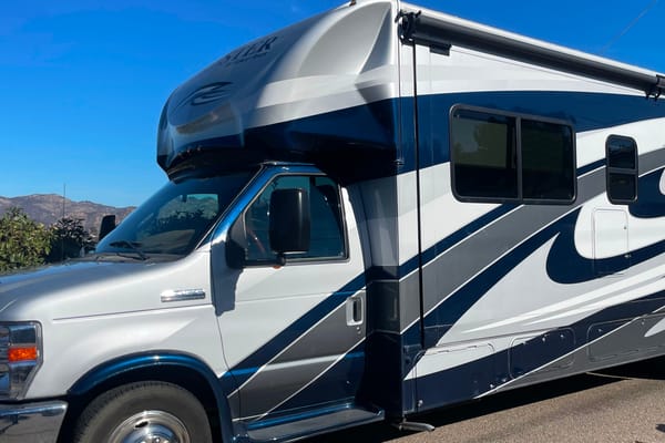 32ft Class C RV Fully Stocked-Kid and Pet Approved-Just bring your Clothes and Toiletries