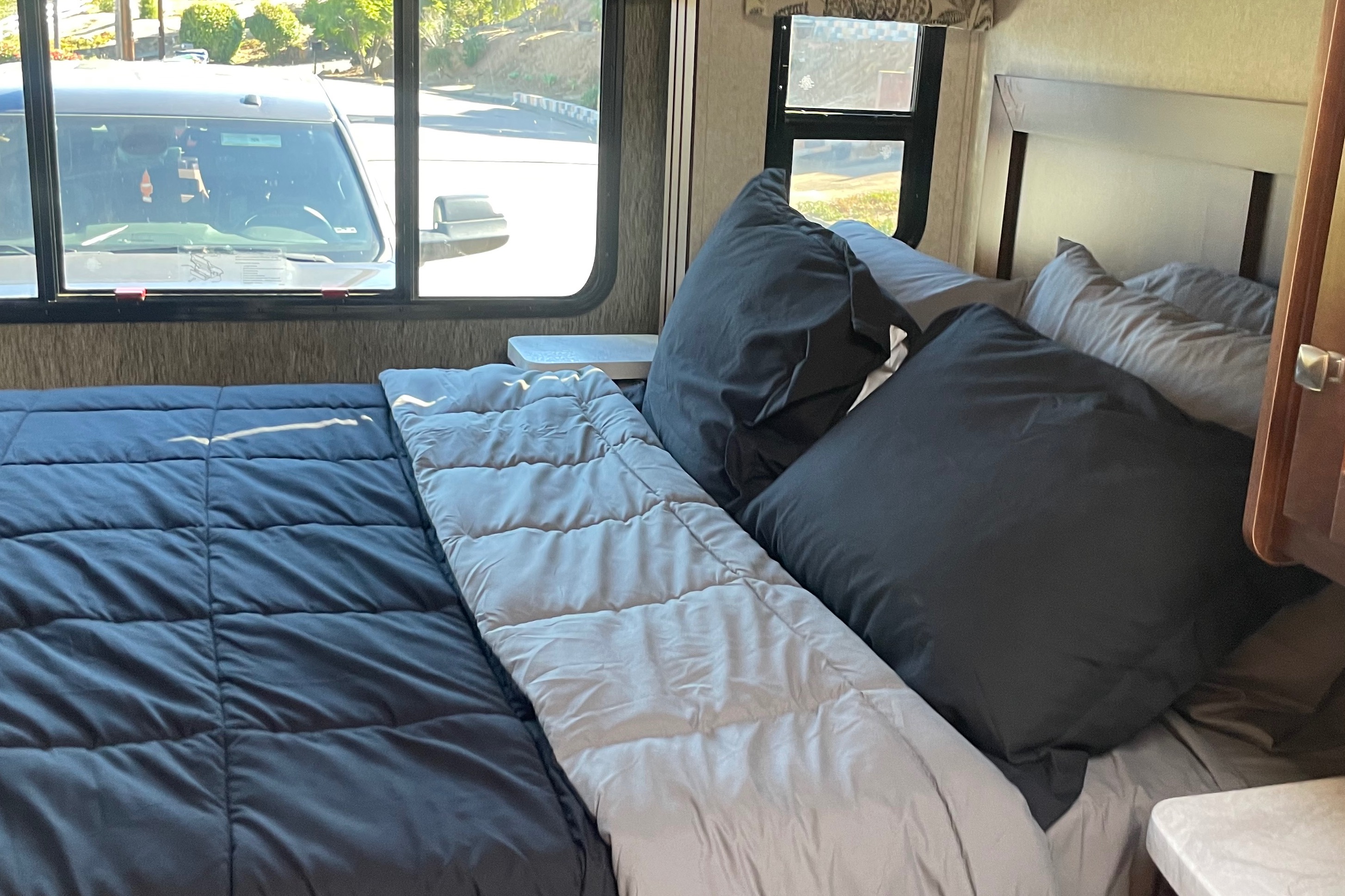 32ft Class C RV Fully Stocked-Kid and Pet Approved-Just bring your Clothes and Toiletries