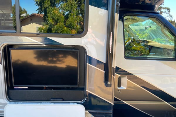 32ft Class C RV Fully Stocked-Kid and Pet Approved-Just bring your Clothes and Toiletries