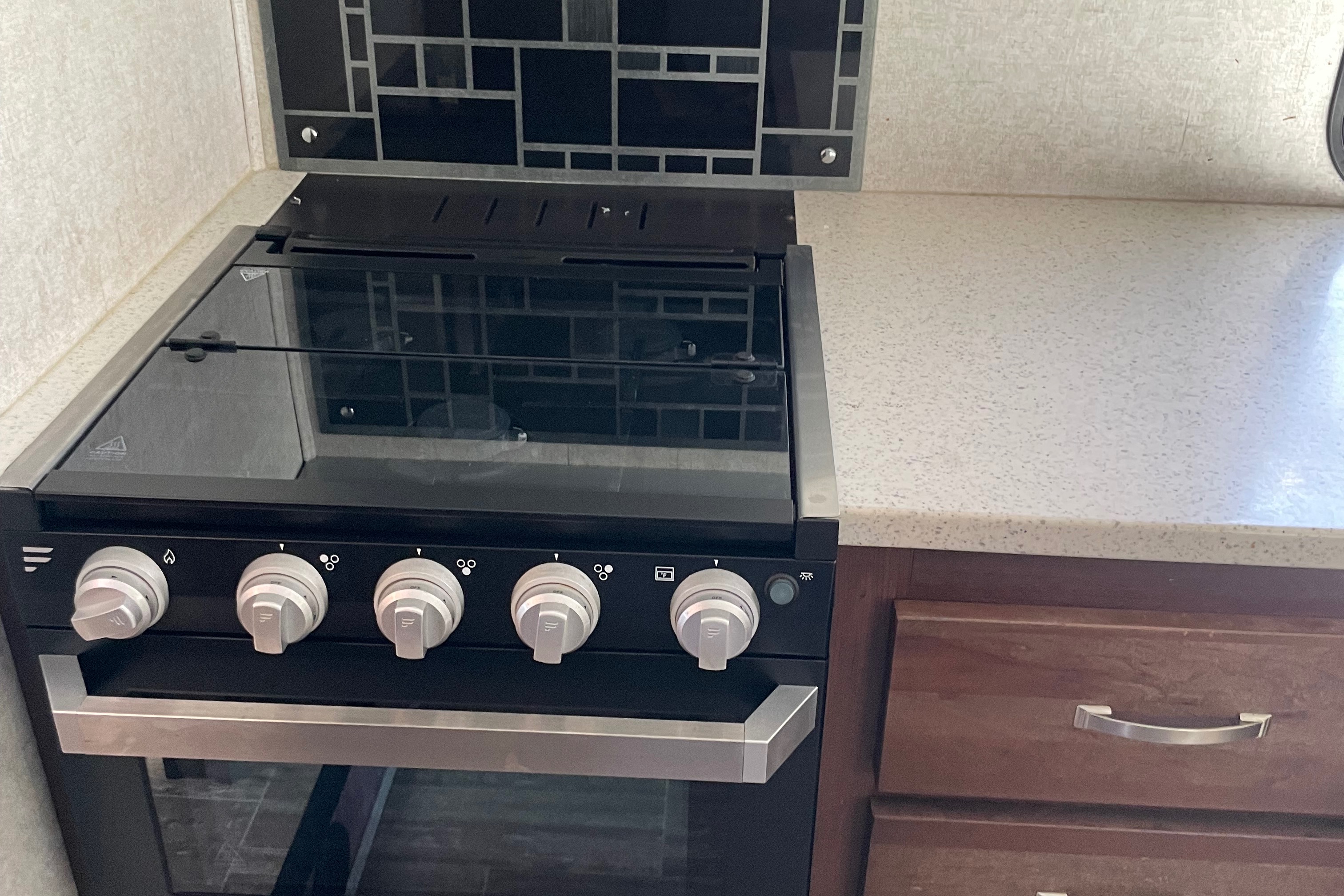 32ft Class C RV Fully Stocked-Kid and Pet Approved-Just bring your Clothes and Toiletries