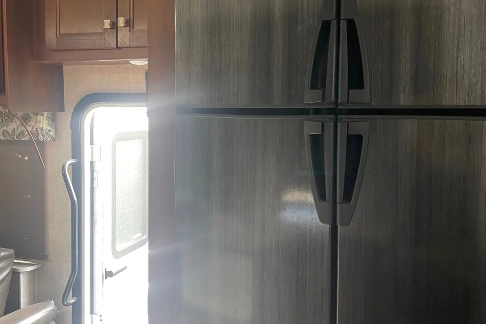 32ft Class C RV Fully Stocked-Kid and Pet Approved-Just bring your Clothes and Toiletries