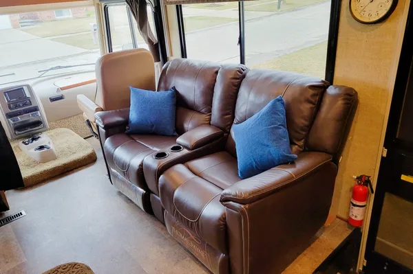Conor's Winnebago Vista Class A