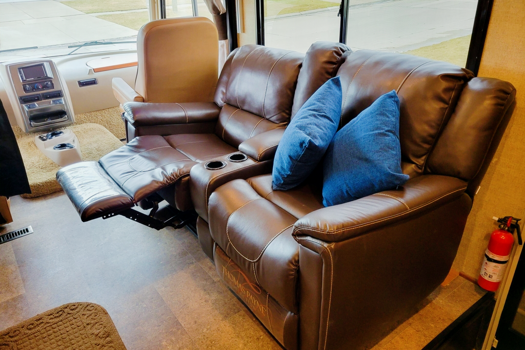 Conor's Winnebago Vista Class A