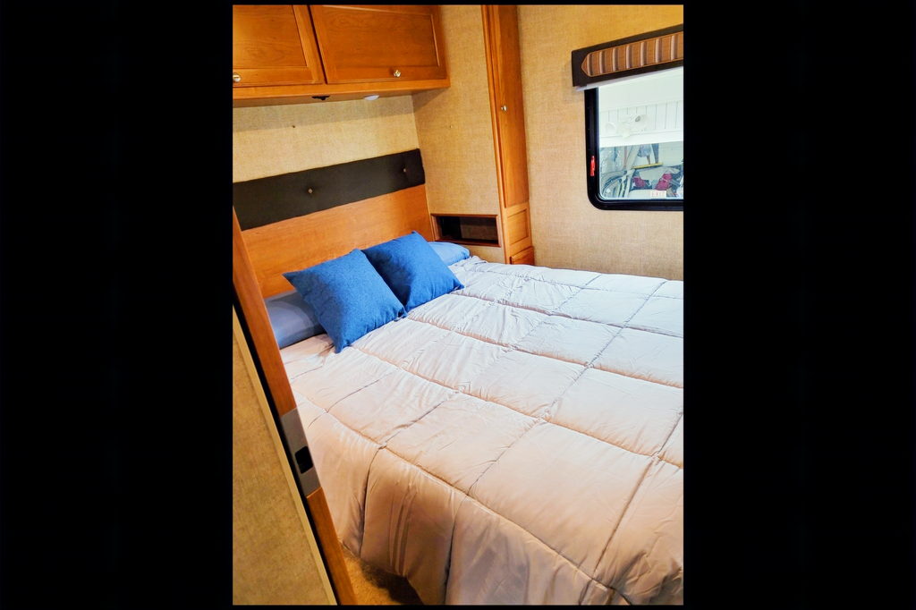 Conor's Winnebago Vista Class A