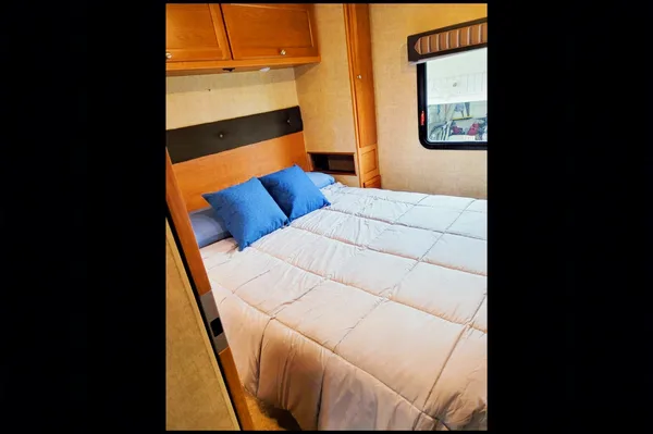 Conor's Winnebago Vista Class A