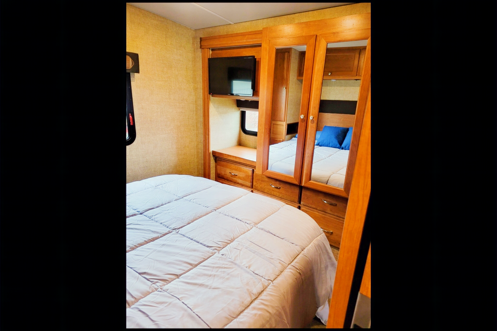 Conor's Winnebago Vista Class A