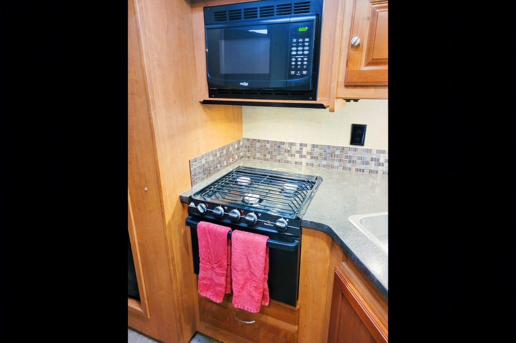 Conor's Winnebago Vista Class A