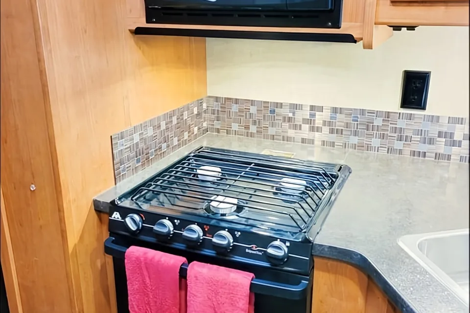 Conor's Winnebago Vista Class A