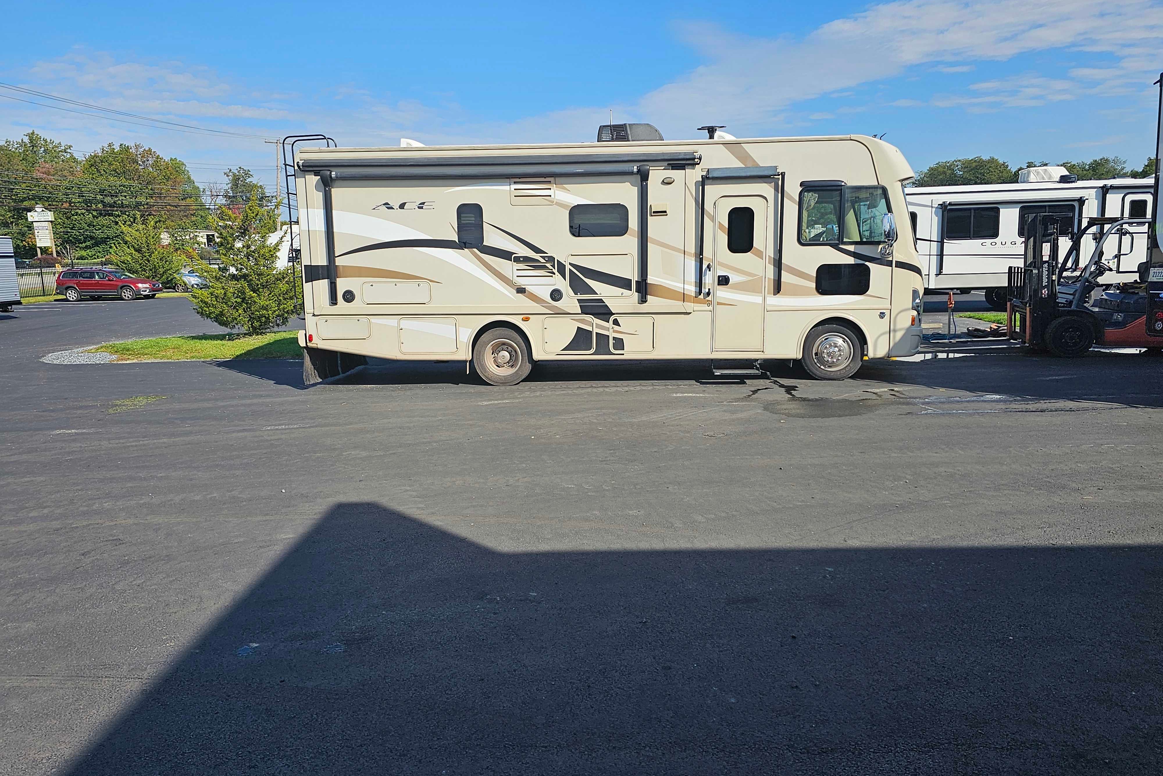 Frank's Thor Motor Coach Ace Class A