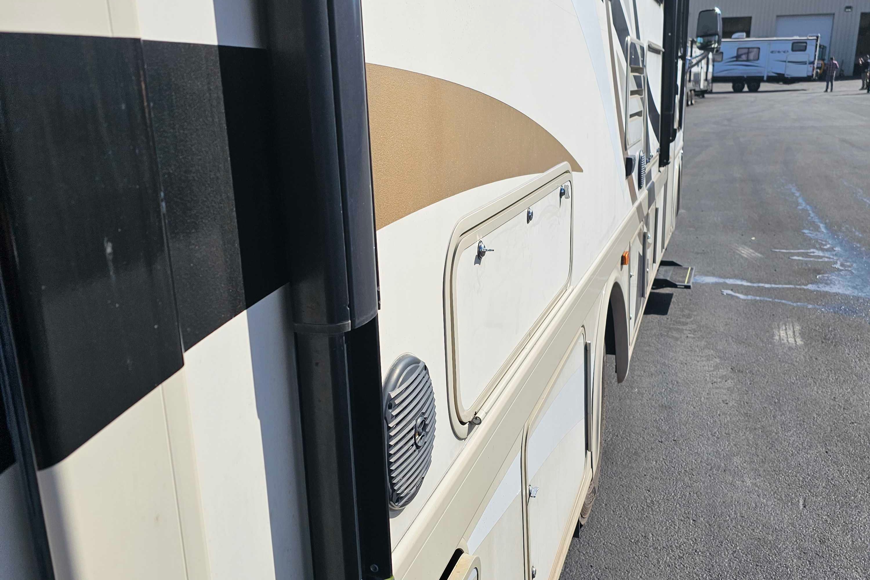 Frank's Thor Motor Coach Ace Class A