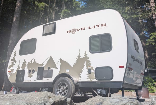 Tiny adventure House on Wheel sleeps 4