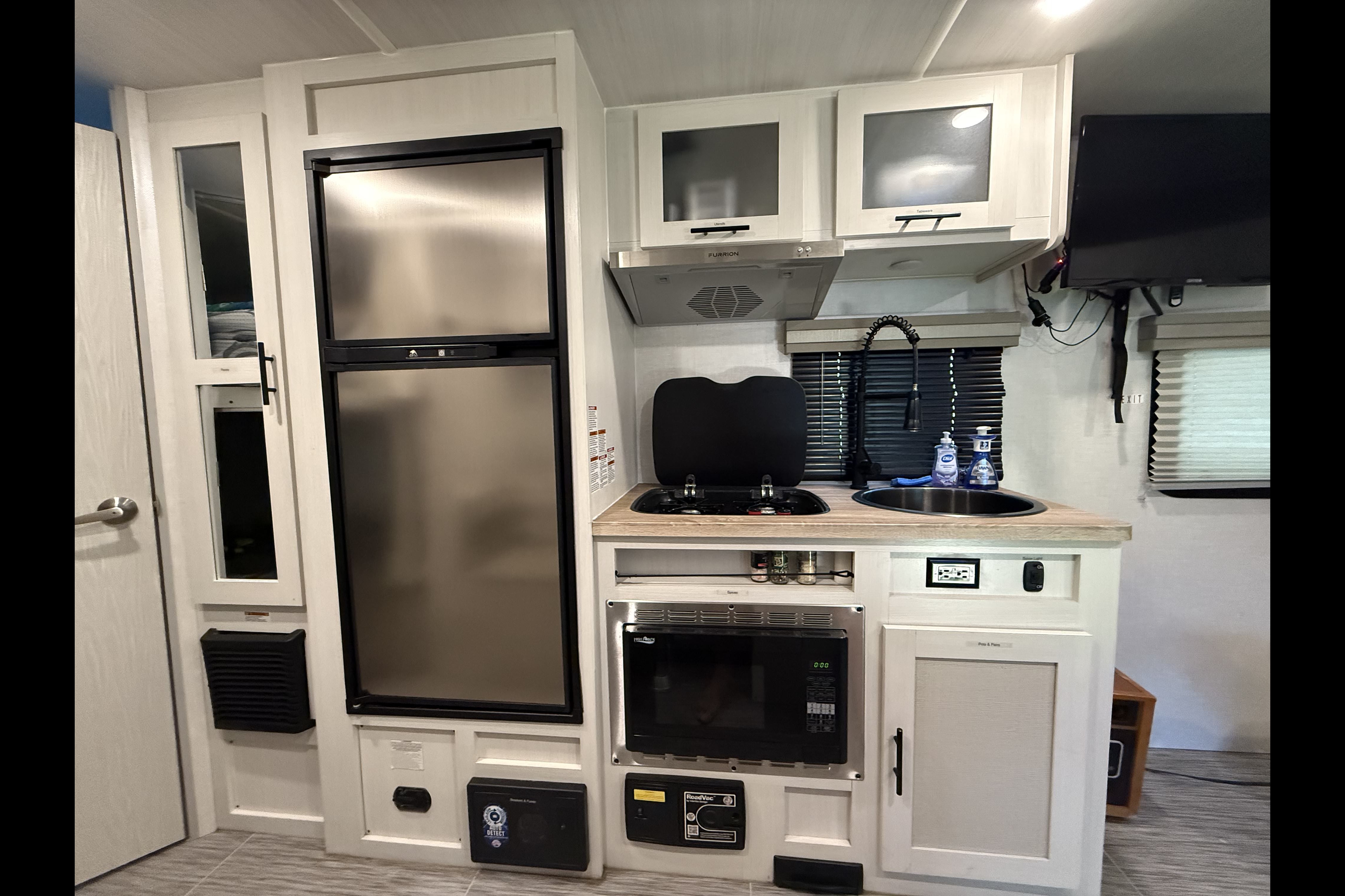 Sleep Well with No Boundaries Travel Trailer + Starlink + Generator + Kayak