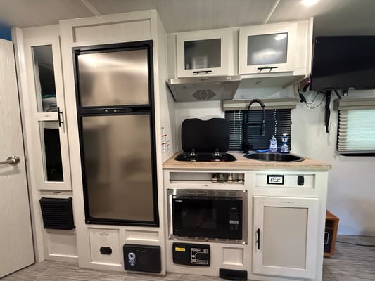 Sleep Well with No Boundaries Travel Trailer + Starlink + Generator + Kayak