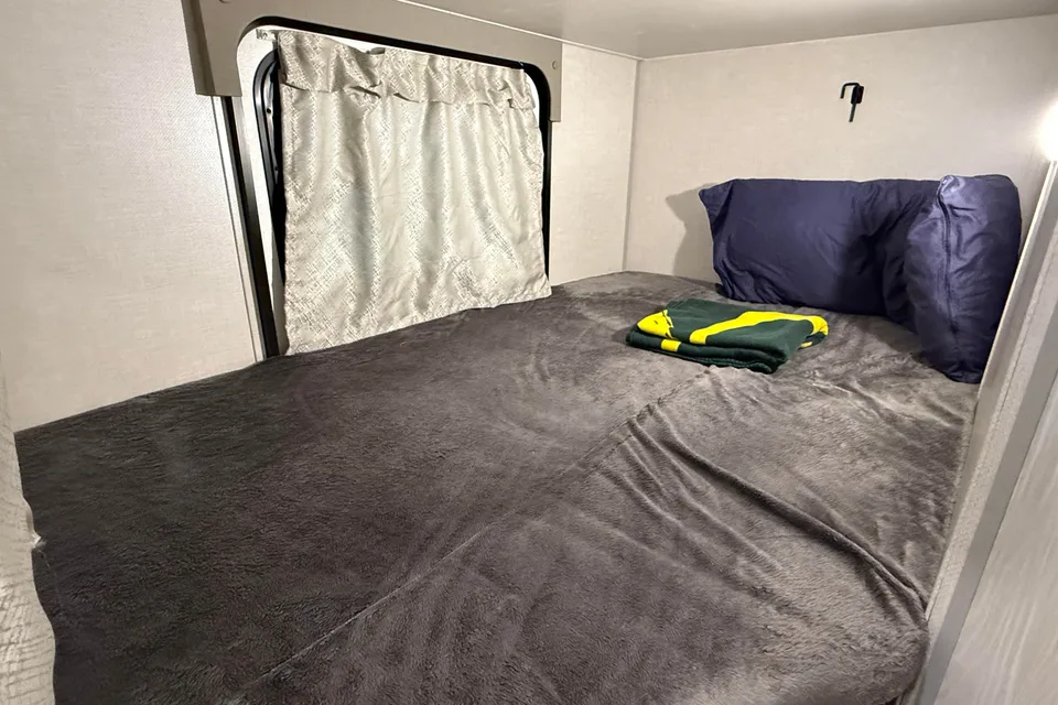 Sleep Well with No Boundaries Travel Trailer + Starlink + Generator + Kayak
