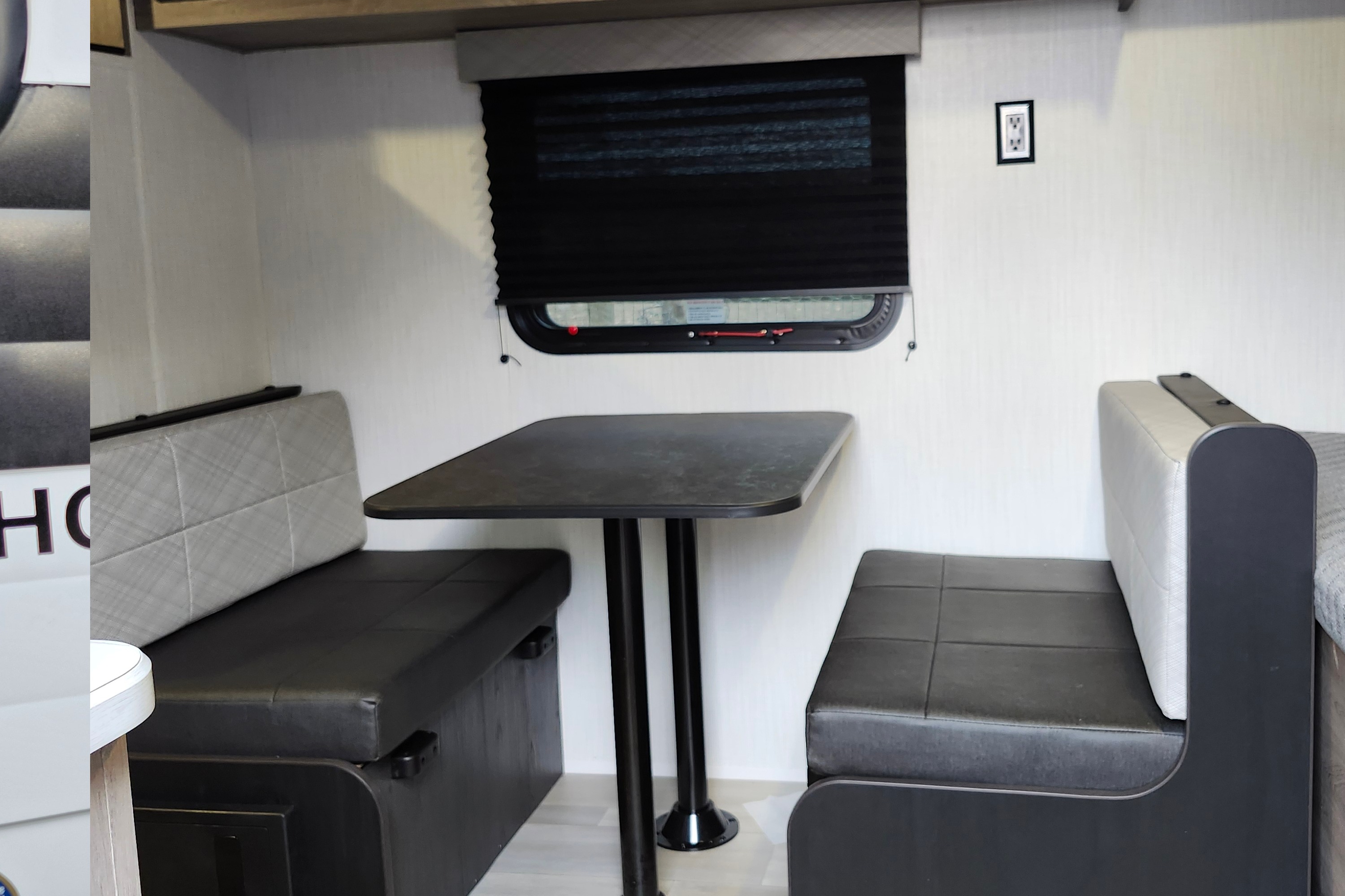 Blair's Avenir 17BHC Travel Trailer