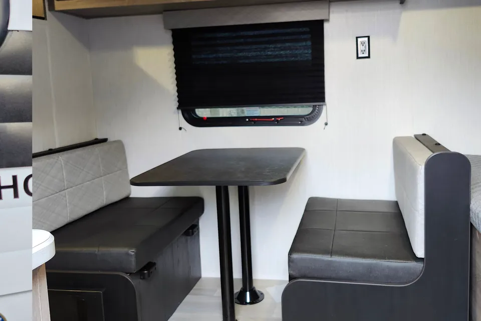 Blair's Avenir 17BHC Travel Trailer