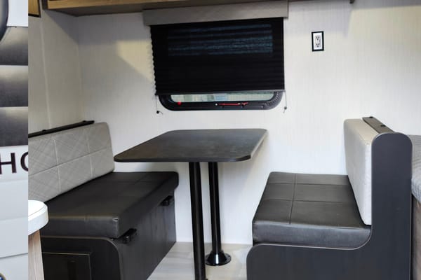 Blair's Avenir 17BHC Travel Trailer