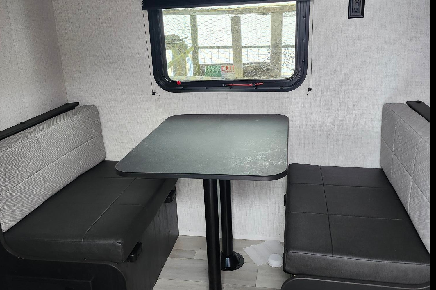Blair's Avenir 17BHC Travel Trailer