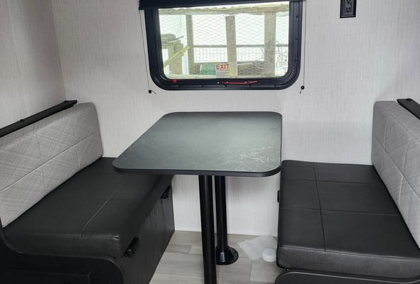 Blair's Avenir 17BHC Travel Trailer
