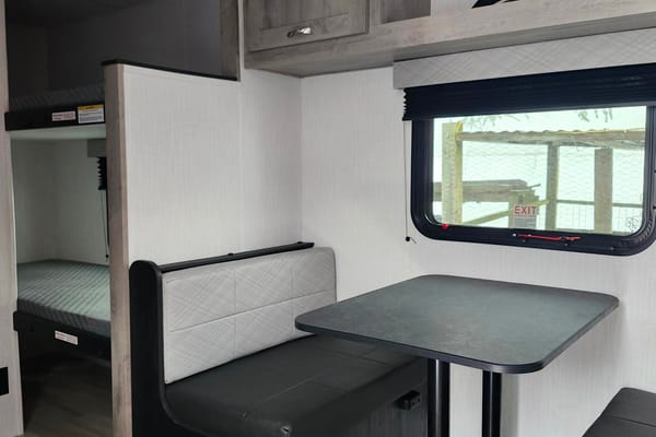 Blair's Avenir 17BHC Travel Trailer