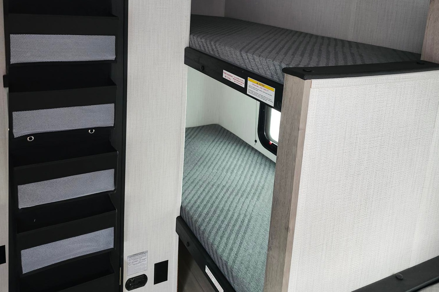 Blair's Avenir 17BHC Travel Trailer