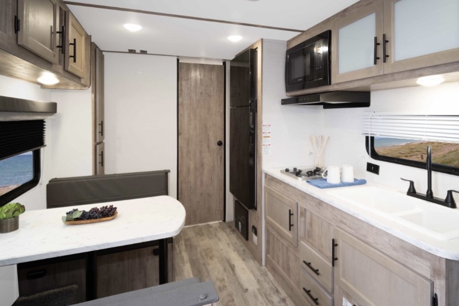 Jonathan's Gulf Stream Conquest ultra lite 241RB Travel Trailer