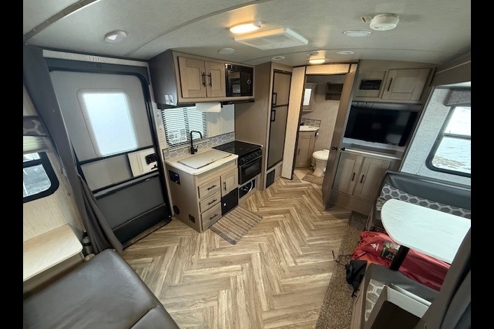 Happy Camper Shadow Cruiser 193MBS – Easy Tow, Fully Equipped