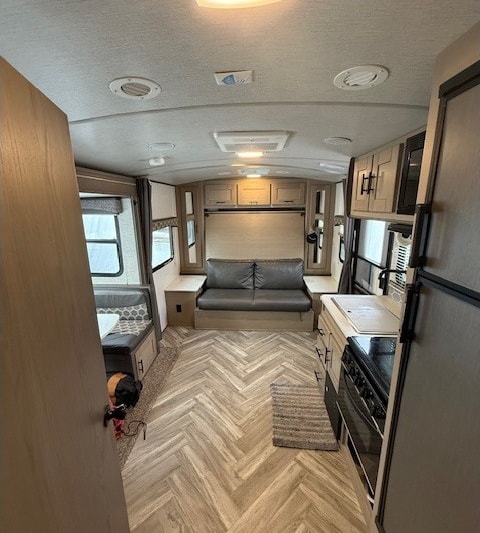 Happy Camper Shadow Cruiser 193MBS – Easy Tow, Fully Equipped