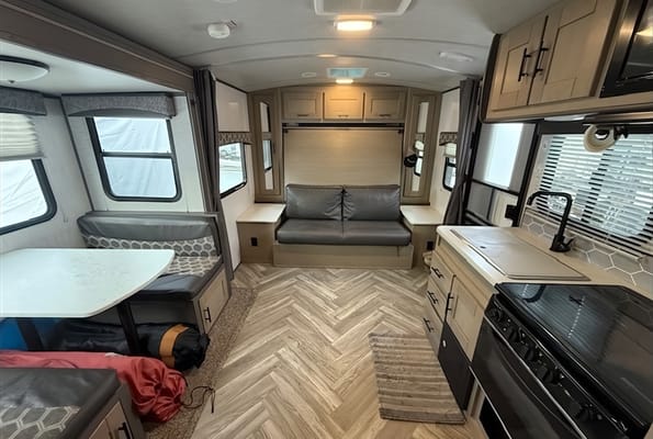 Happy Camper Shadow Cruiser 193MBS – Easy Tow, Fully Equipped