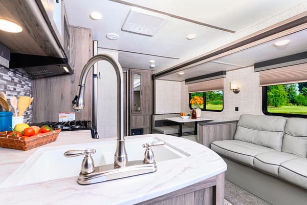 Shanna's Gulf Stream Kingsport 279bh Travel Trailer
