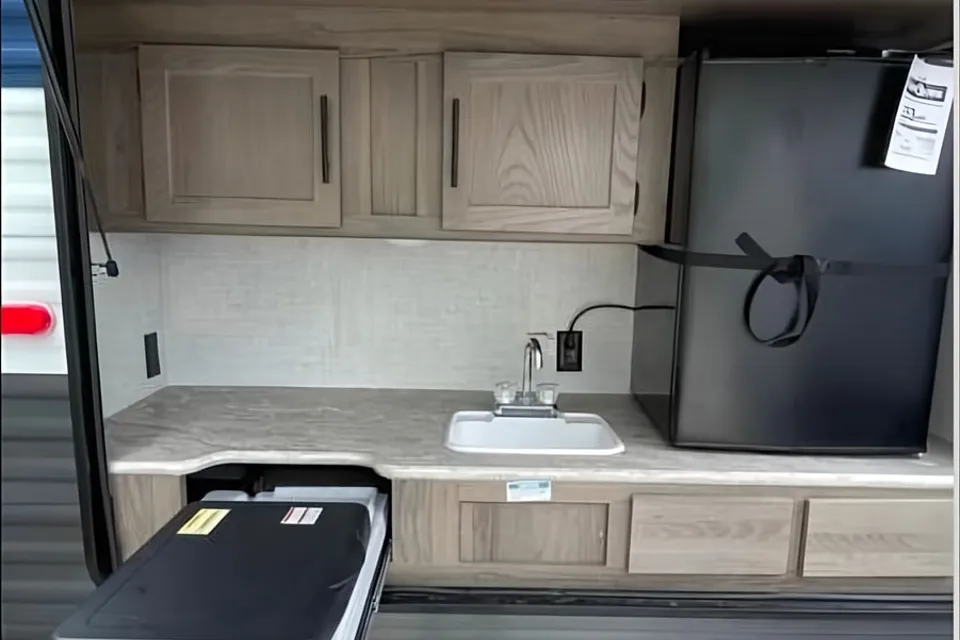 Shanna's Gulf Stream Kingsport 279bh Travel Trailer