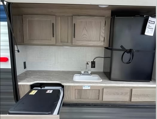 Shanna's Gulf Stream Kingsport 279bh Travel Trailer