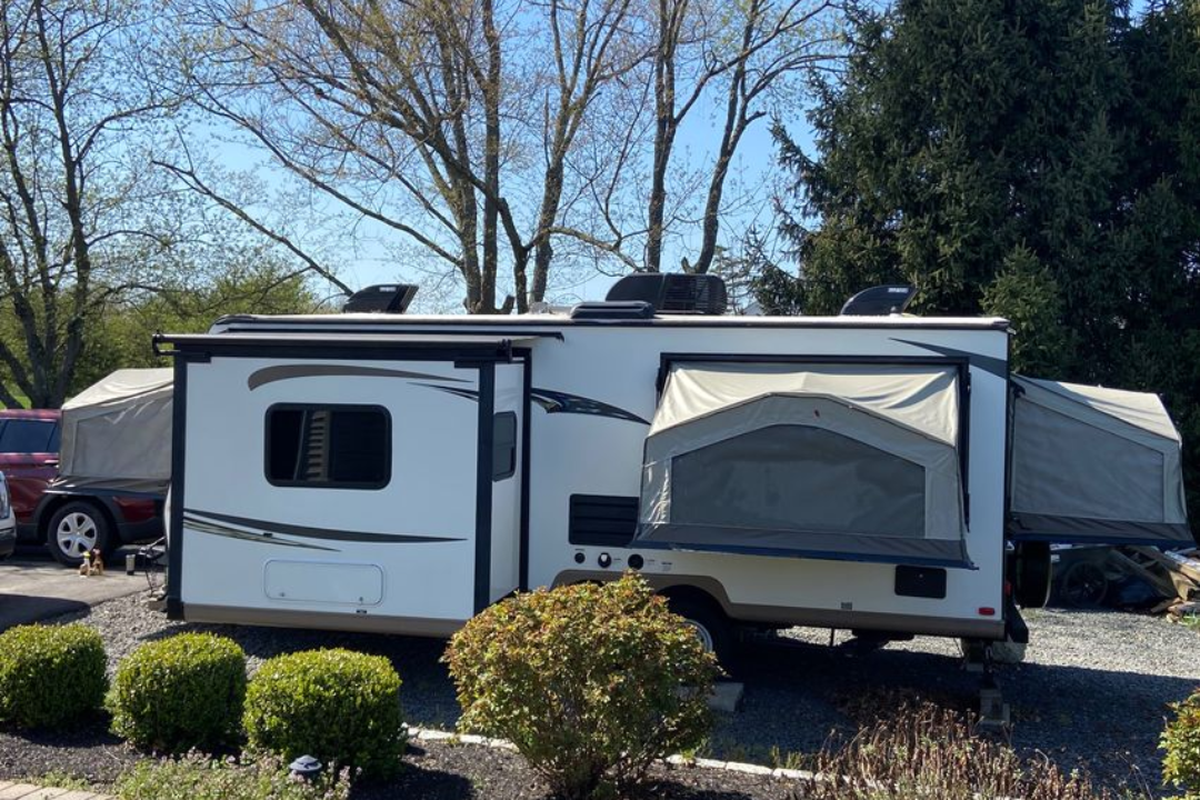 Dave & Maureen's Forrest river shamrock 233s hybrid convertibleTravel Trailer