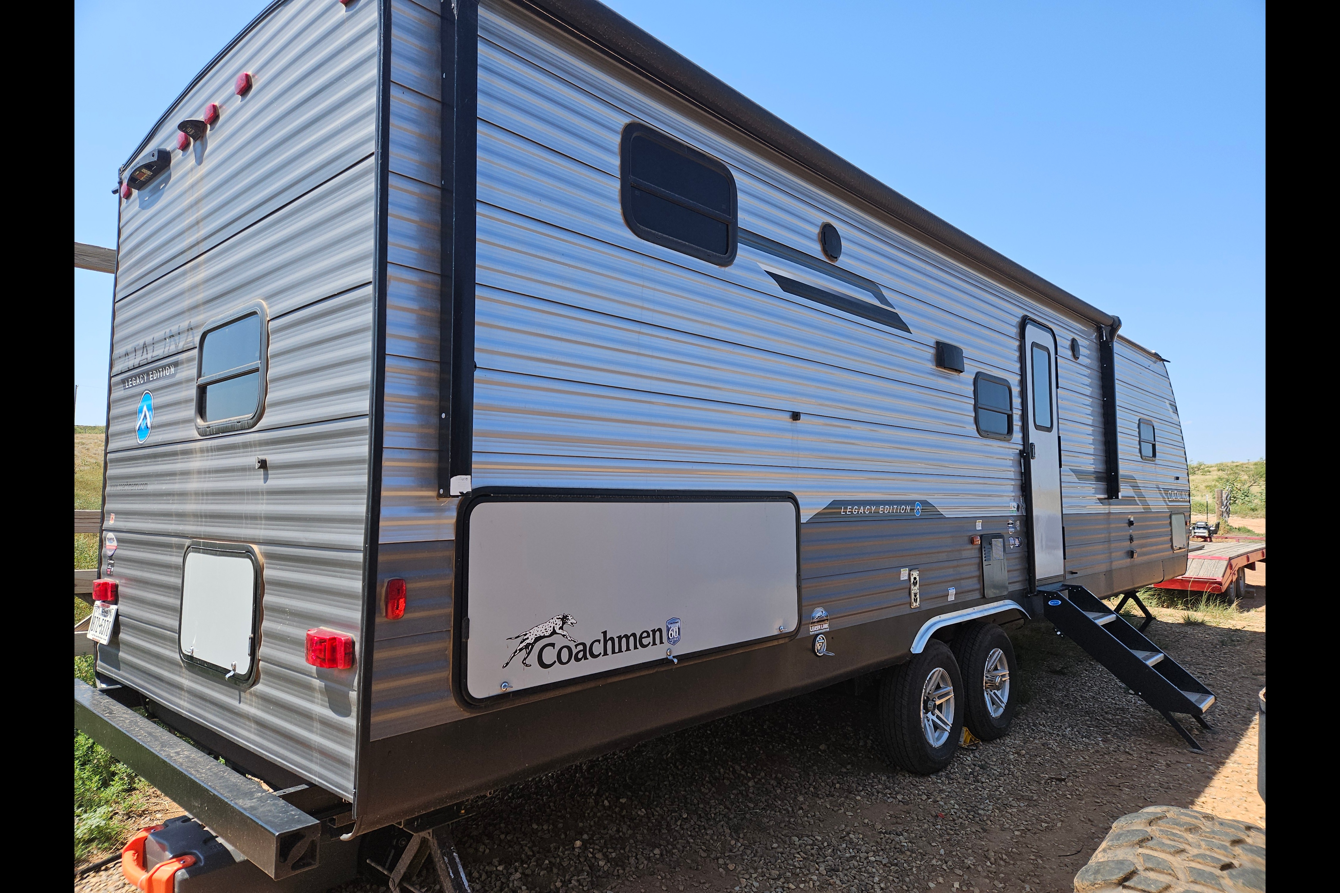 Mini Home on Wheels - 24' Coachmen Catalina Legacy