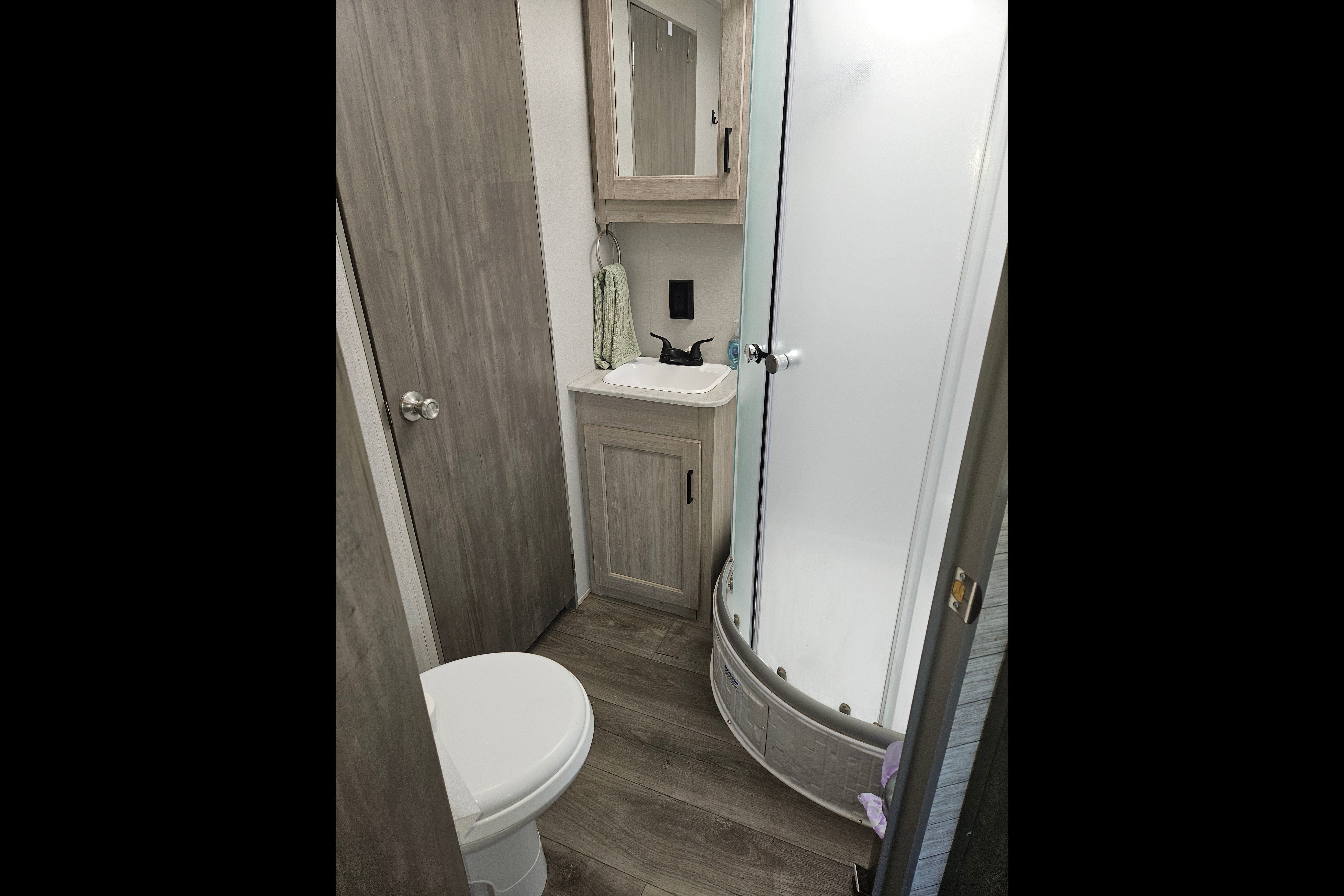 Mini Home on Wheels - 24' Coachmen Catalina Legacy