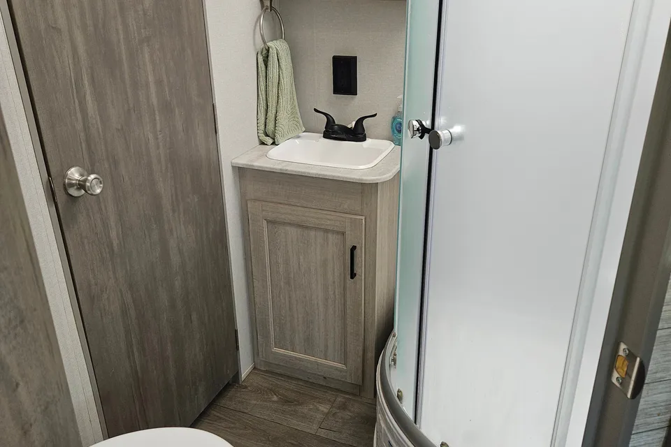 Mini Home on Wheels - 24' Coachmen Catalina Legacy