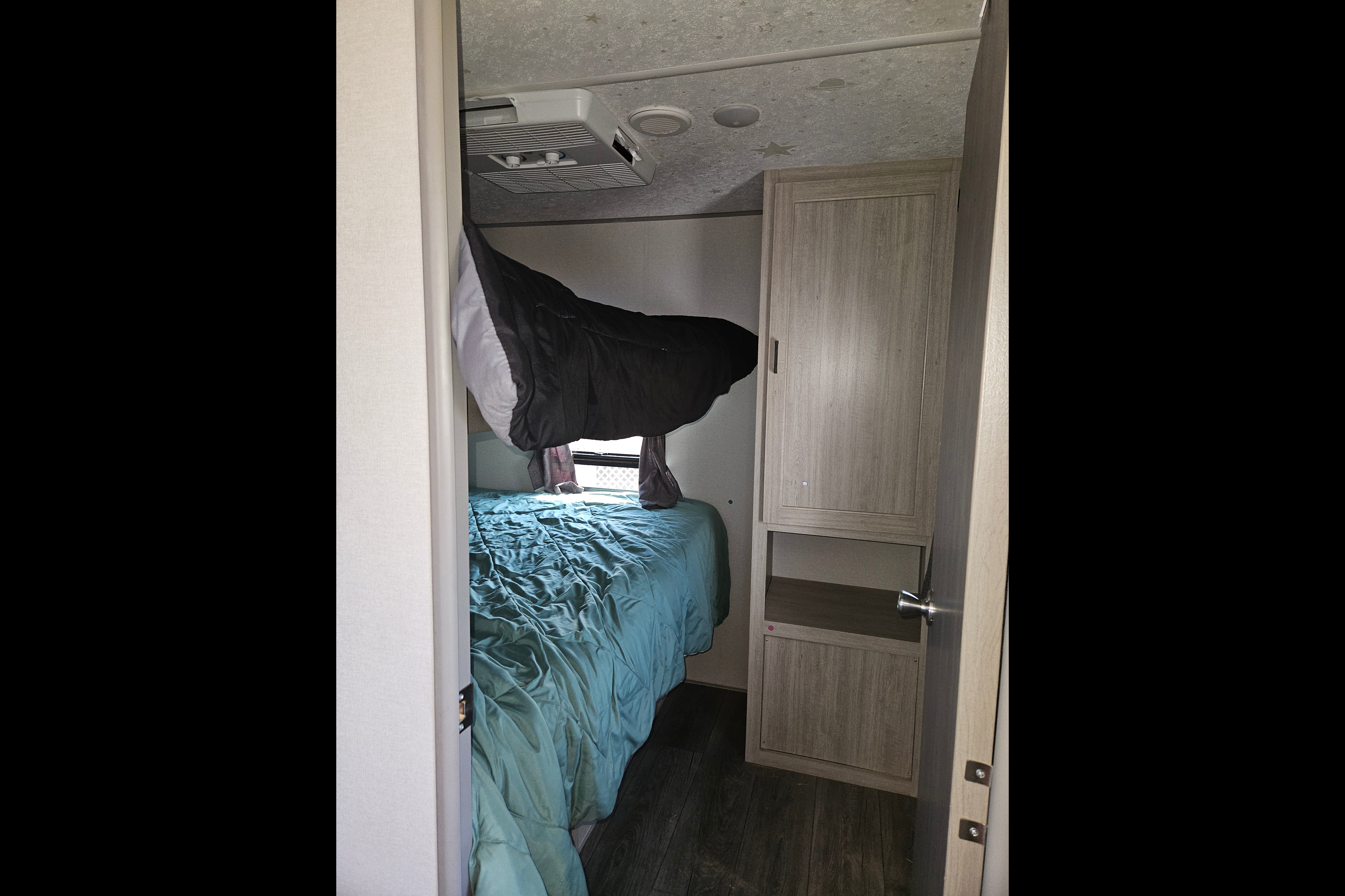 Mini Home on Wheels - 24' Coachmen Catalina Legacy