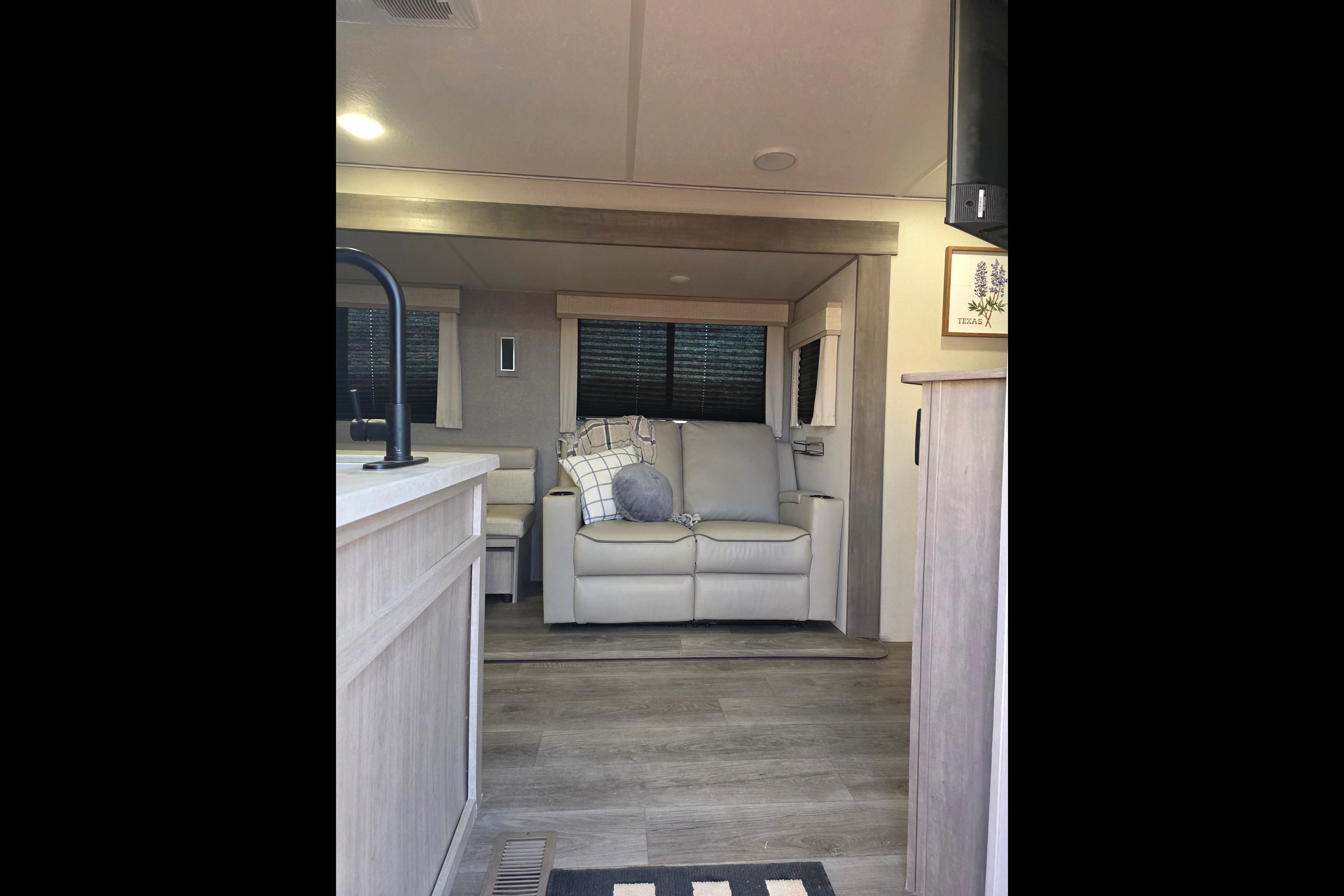 Mini Home on Wheels - 24' Coachmen Catalina Legacy