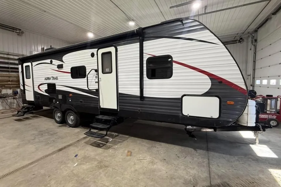 Chase's Dutchmen Aspen Trail 2810 30 4YDT28120GY922234 BH – Body Type Travel Trailer