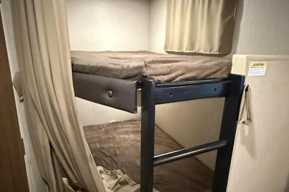 Chase's Dutchmen Aspen Trail 2810 30 4YDT28120GY922234 BH – Body Type Travel Trailer