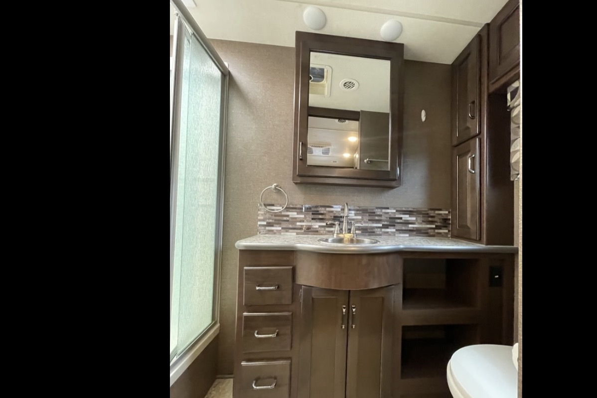 Jimmy Thor Motor Coach Hurricane Classe A