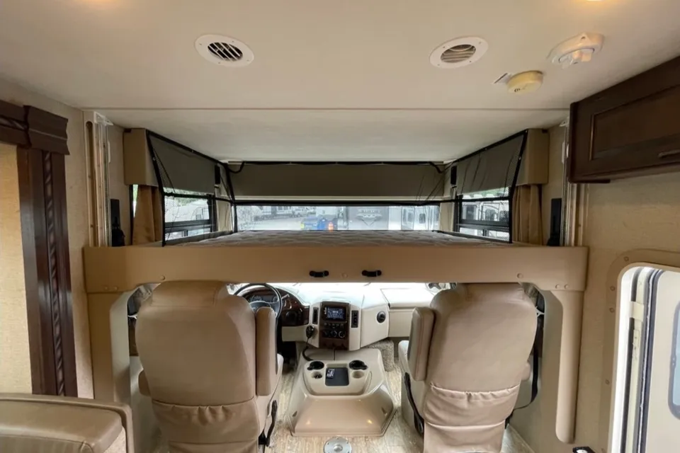 Jimmy Thor Motor Coach Hurricane Classe A