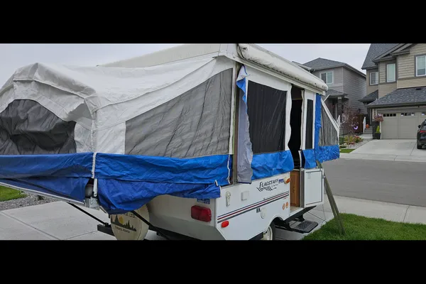 Clean and Cozy Flagstaff fs20ltd Tent Trailer