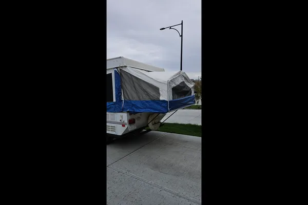 Clean and Cozy Flagstaff fs20ltd Tent Trailer