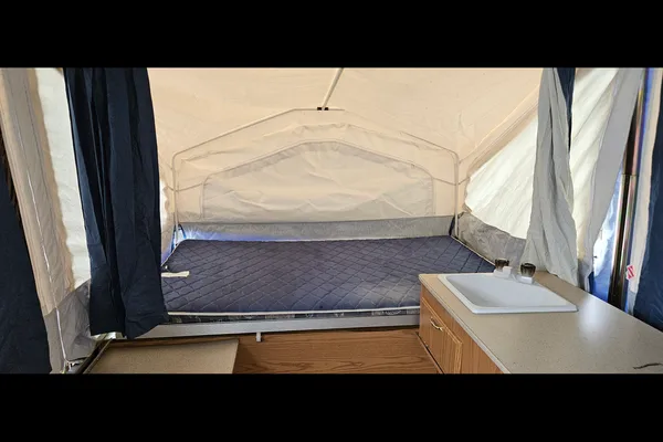 Clean and Cozy Flagstaff fs20ltd Tent Trailer