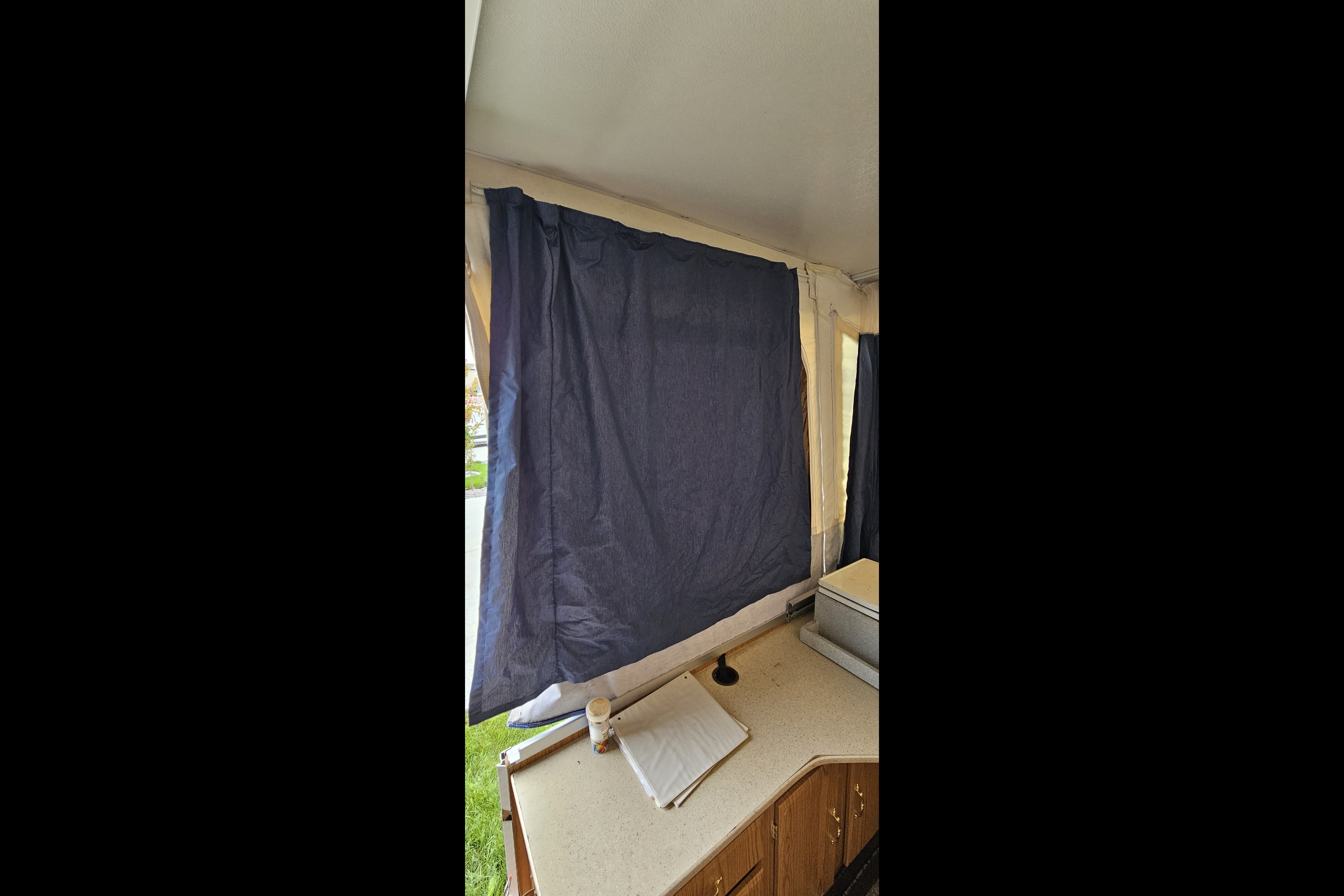 Clean and Cozy Flagstaff fs20ltd Tent Trailer